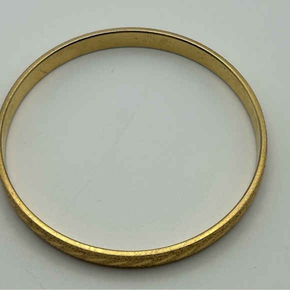 Vintage Monet Gold Tone Textured Etched Engraved Slim Bangle Size Large 8.25" - Picture 11 of 11
